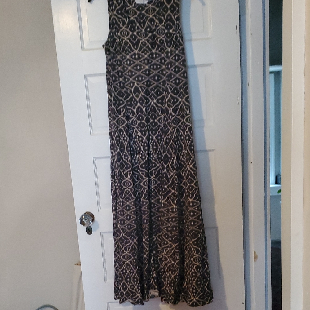 Chic Black and White Geometric Maxi Dress